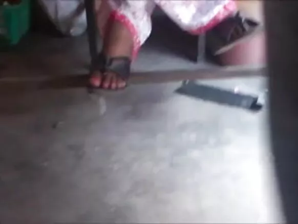 ಡೆಸ್ಕ್ಟಾಪ್ ಅಡಿಯಲ್ಲಿ ಡೆಸ್ಕ್ಟಾಪ್ ಅಡಿಯಲ್ಲಿ ಮಾದಕ ಚಲನಚಿತ್ರ