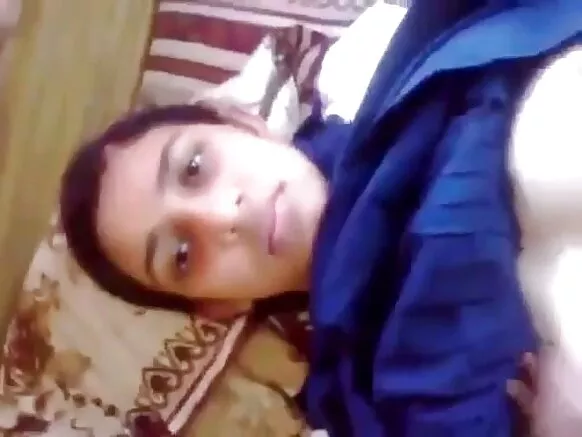 ಲಿಂಡಾ ಇಂಗ್ಲಿಷ್ ಚಿತ್ರ ಮಾದಕ ಫುಡಿ ನೀಲಿ