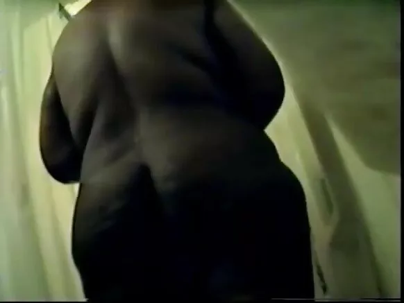 ಶವರ್‌ನಲ್ಲಿ bbw bbw ಭಾರತವನ್ನು ತೋರಿಸುವ ಮಾದಕ ಚಲನಚಿತ್ರ
