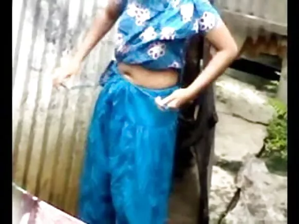 ದೇಸಿ ಪ್ರಿಯಾಂಕಾ ಚೋಪ್ರಾ ಮಾದಕ ಸಿನಿಮಾ ಹುಡುಗಿ ಹೊರಗೆ ಸ್ನಾನ ಮಾಡುತ್ತಿದ್ದಾಳೆ