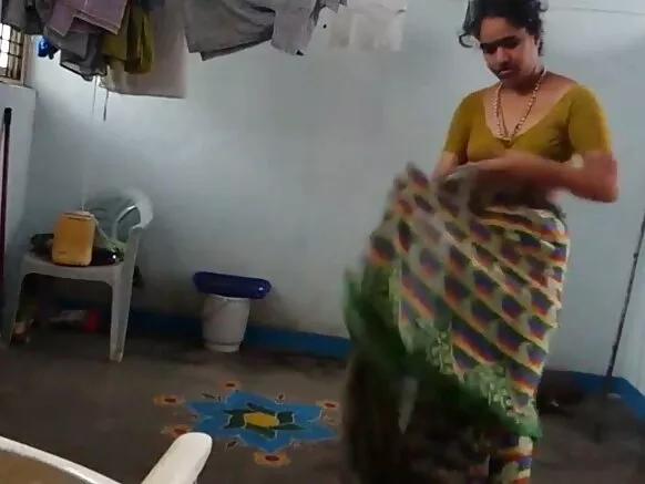 ದೇಸಿ ಮಾದಕ ಶೋ ಶೋ ಹೇರಿ ಧುರಿ ಜೊತೆಗೆ ದೇಸಿ ಬಾತ್ ಸೀರೆಯು ಸ್ನಾನದ ನಂತರ ಬಳಸುತ್ತದೆ