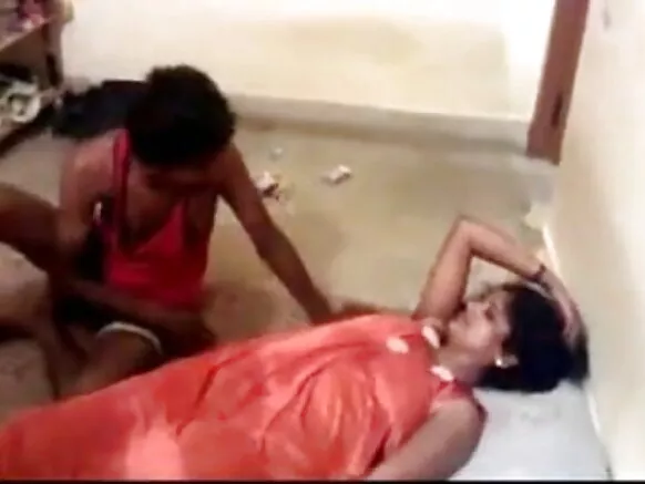 ಇಂಡಿಯಾ ಕಾರ್ನುಡೋ ಹೆಂಡತಿ ತನ್ನ ಹೆಂಡತಿಯನ್ನು ಕುಕ್ಕೋಲ್ಡ್ ಹುಡುಗ ಹಿಂದಿ ಮಾದಕ ಚಲನಚಿತ್ರದ ಫೋಟೋಗಾಗಿ ಫಕಿಂಗ್ ಮಾಡುವುದನ್ನು ಆನಂದಿಸುತ್ತಾಳೆ