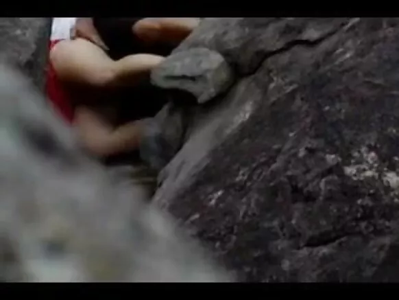 ಸೆಕ್ಸಿ ಚಿತ್ರದ ಹಿಂದೆ ಸೆಕ್ಸಿ ಗೋವಾ ಬೀಚ್ ರಾಕ್ಸ್ ಆಫ್ ಗೋವಾ ಬೀಚ್‌ನಲ್ಲಿ ಅಡಗಿದೆ