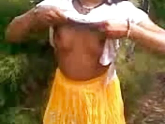 ದೇಸಿ ಹುಡುಗರ ತಮಿಳು ಮಾದಕ ಚಲನಚಿತ್ರದೊಂದಿಗೆ ಕಾಡಿನಲ್ಲಿ ನಡೆಯುವ ಹುಡುಗಿ
